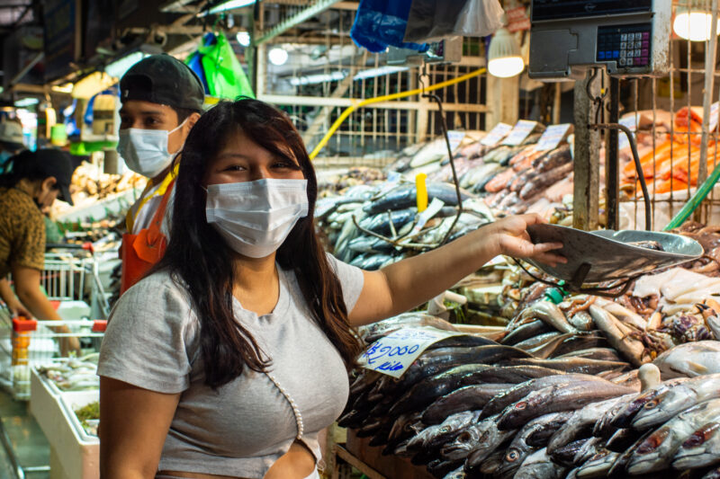Sahory verdiente keinen Peso am Fischstand. (Foto: Kindernothilfe Partner)